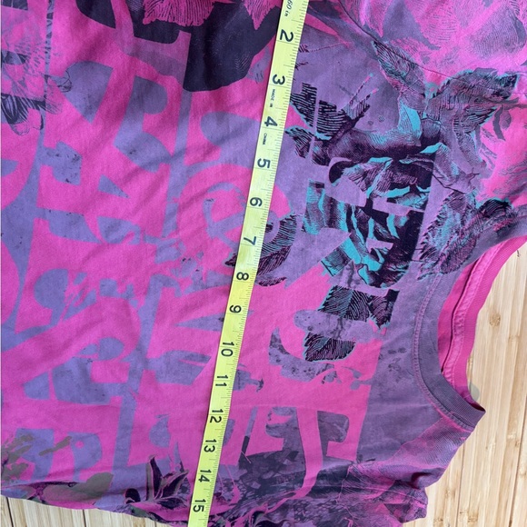 Women’s size M graphic tee shirt. - Picture 11 of 13
